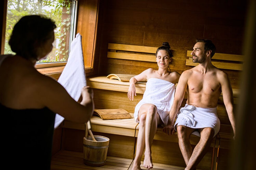 Entspannen als Paar in der Sauna